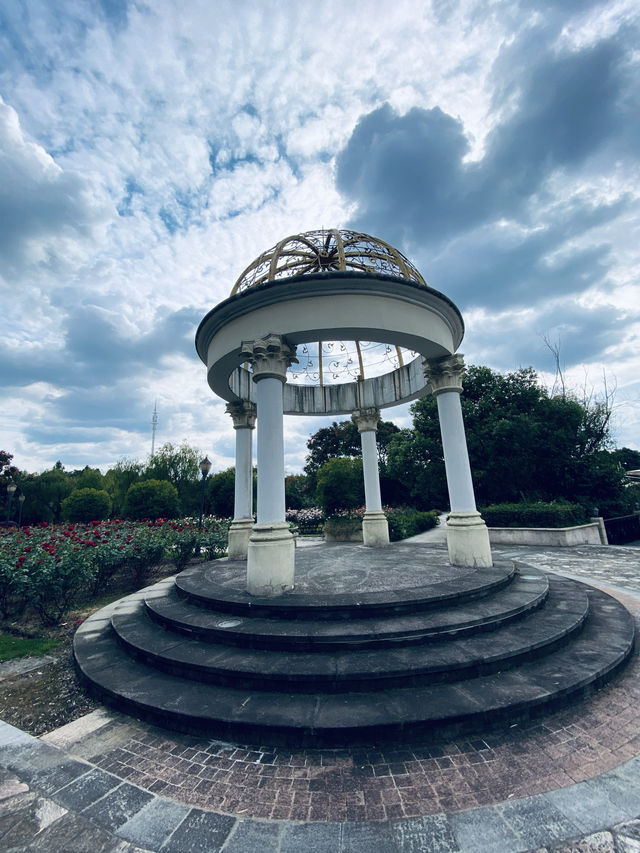 江蘇·太倉思鈿月季公園/月季夫人蔣恩細紀念館。