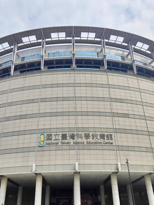 知識與探索的旅程：台北行與臺灣科學教育館的奇妙發現