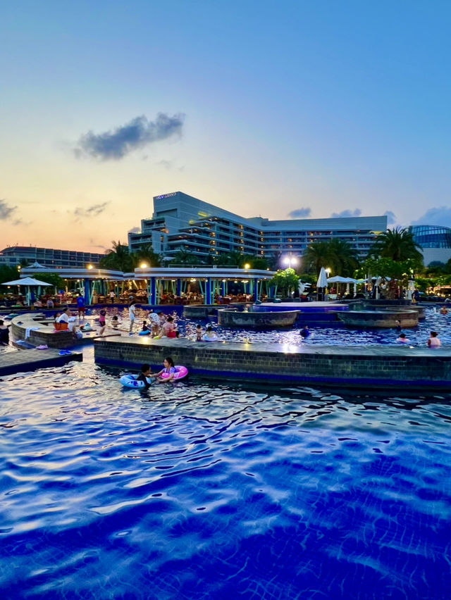 Bikini 👙 on working 👔 off - hello 🏖️- my city escape 