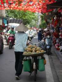 Hanoi – Street Food, Culture & a Train Through the City 🚂🥖