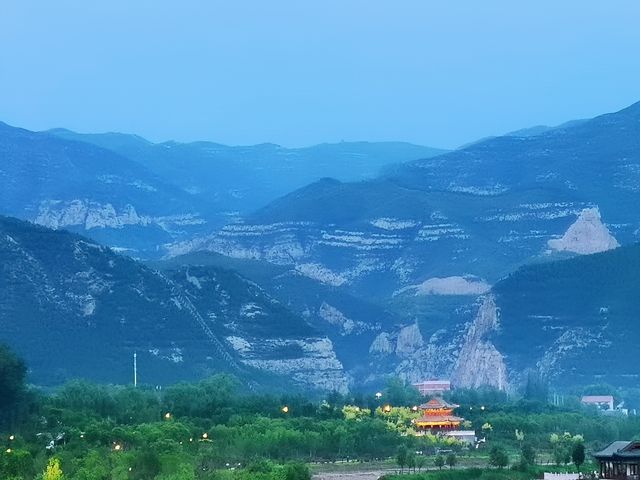 太原旅遊免費又好玩嘅地方-西山疊翠園，美景如畫。