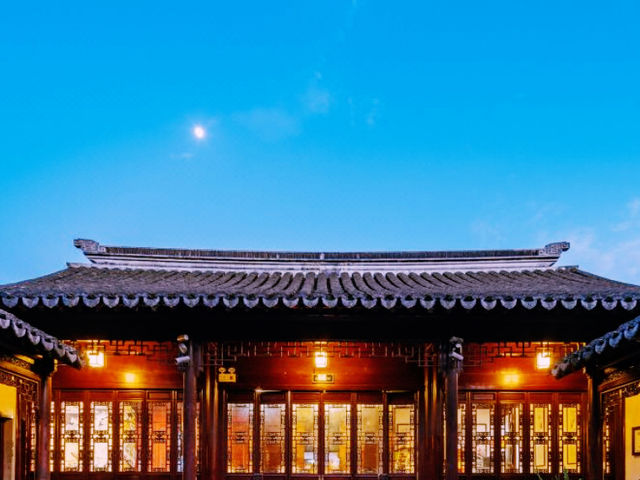 姑蘇夢華錄】夜宿花築奢·墨客園，一枕書香伴江南**  