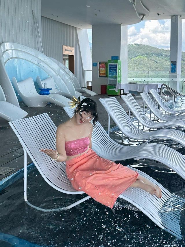 在西雙版納住進了50層的高空泳池酒店