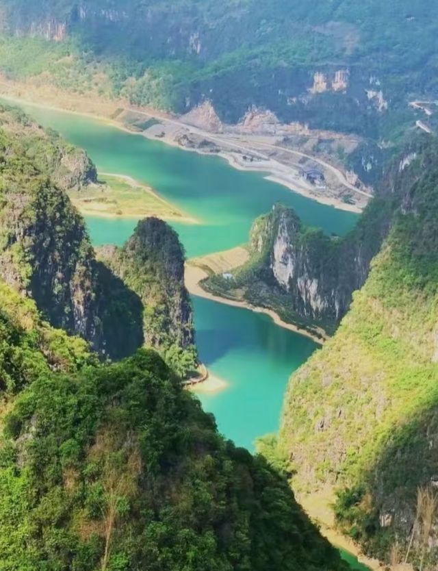 張馨予同款湖藍！浩坤湖徒步10分鐘封神