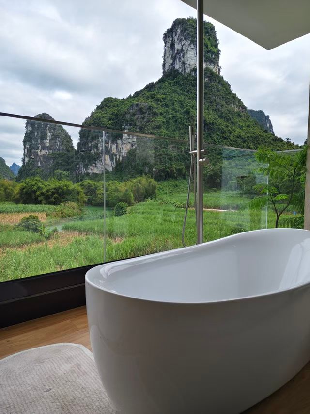 心曠神怡，是治癒一切的良藥  住進一片遼闊裡，煩惱自然就消失了  為什麼站在畫山雲野的窗前，人會不自