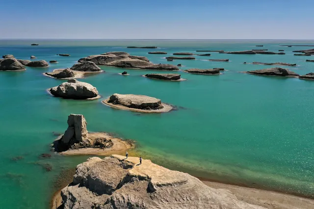 烏素特水上雅丹 烏素特水上雅丹