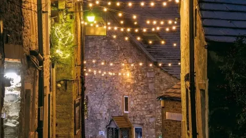 Glastonbury เมืองในเทพนิยายของอังกฤษ เป็นจุดหมายปลายทางที่สมบูรณ์แบบสำหรับการพักผ่อนและต้องไปเยือนในวันวาเลนไทน์! — traveler post in Skipton