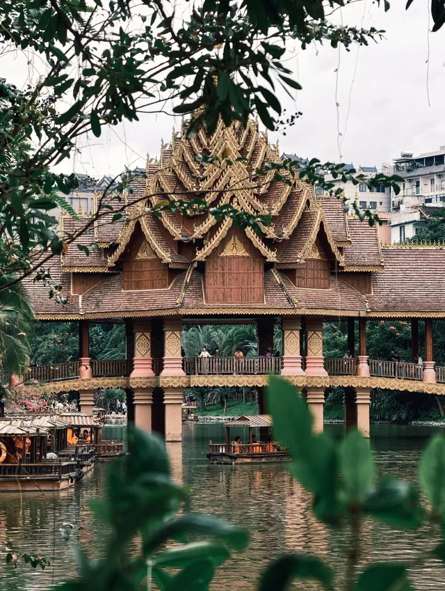 買套傣風便裝帶娃闖進傣王御花園 買套傣風便裝帶娃闖進傣王御花園