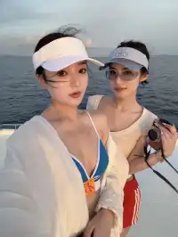 不是在旅遊就是在旅遊的路上