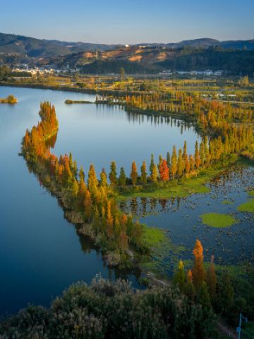 Stunning Sunset at Yilong Lake Turns an Ancient Temple into a Hidden Tea Room Gem