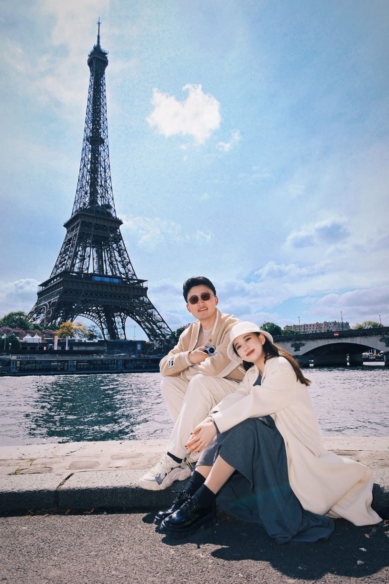 Paris Photoshoot｜A Date and Stroll Under the Eiffel Tower