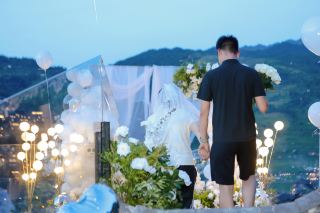 การเดินทางเพื่อเยียวยาจิตใจผ่านหมู่บ้านเมี่ยวนับพันแห่ง นำไปสู่การขอแต่งงานสุดหวานที่เกสต์เฮาส์บนยอดเขา!