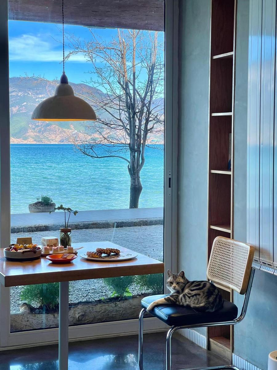 By the shores of Lugu Lake! This inn is addictive!