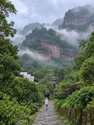 ไม่บ่อยนักที่จะใช้คำว่า "ตะลึง" กับภูเขาที่ไหน | แจกแพลนเที่ยวเขาฉีหยุนซาน (Qiyun Mountain)