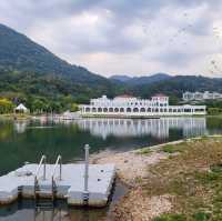 美麗的小白鷺互動中心湖畔花園