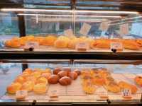 呢度每一款麵包同Bagel 都係自家烘焙，除左口感出色之外，佢地既Bagel 口味選擇又夠多，咸同甜都有供應，岩哂唔同既朋友仔～