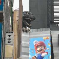 ゴジラの新宿東宝ビルで映画