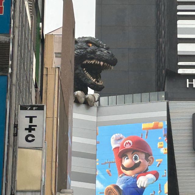 ゴジラの新宿東宝ビルで映画