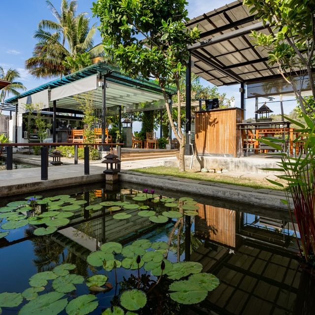 NAKAMANDA Resort & Spa วิลล่าหรูริมทะเล