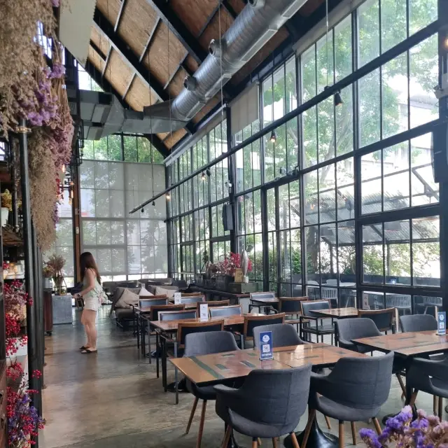 Airspace Huahin - A Stunning Interior Cafe