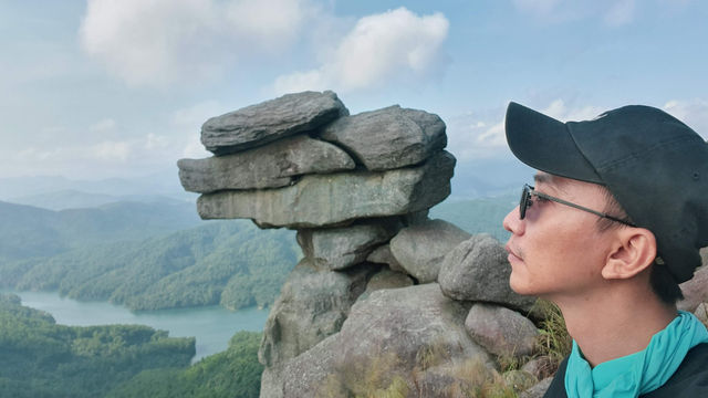 Núi Đá Chồng mountain