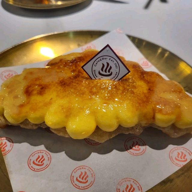 在韓式浴池內吃晚餐