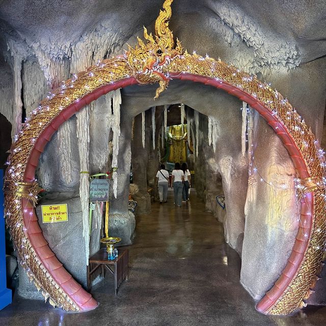 Worship the king of nagas @ the temple Nont.🇹🇭