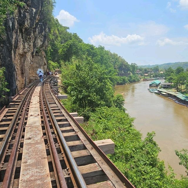 นั่งรถไฟไปถ้ำกระแซ จ.กาญจนบุรี