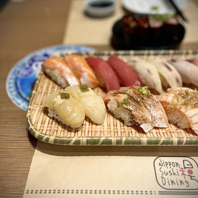 📍香港九龍灣｜日和号 · 壽司列車開動！🍣 晚市壽司刺身大劈價！仲有超抵食$1牛肉鍋！