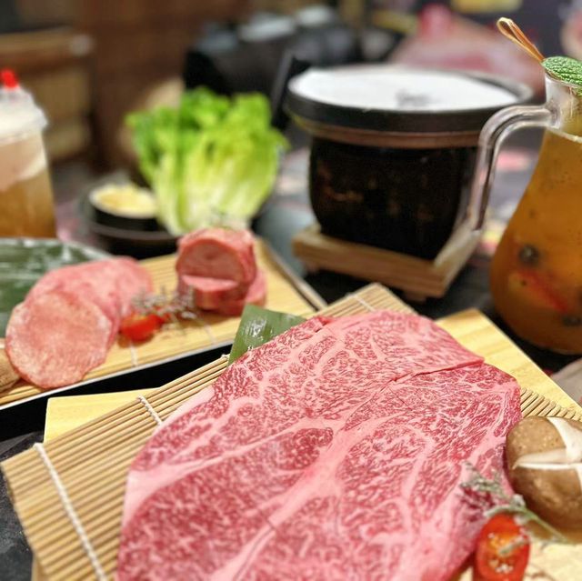均勻優美油花和牛肩肉 @石匠牛燒