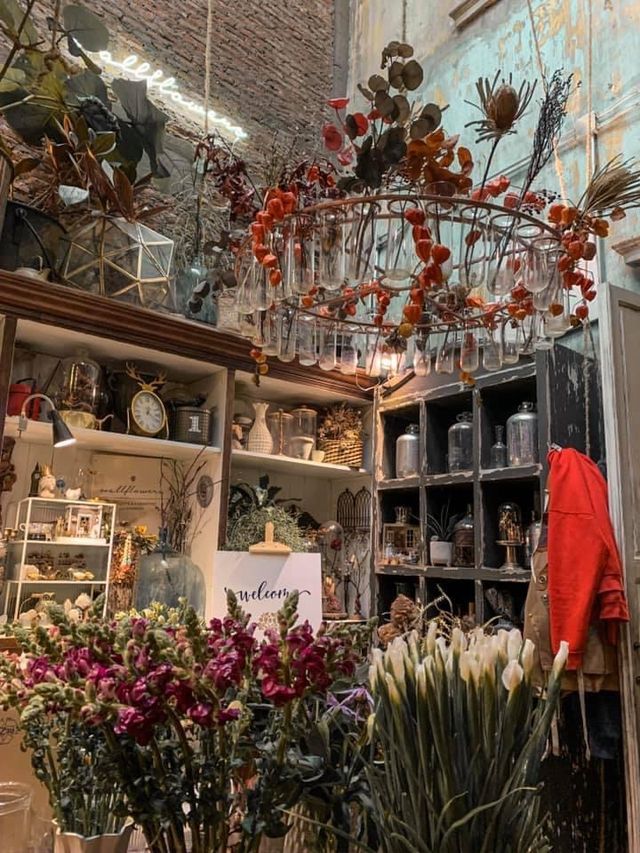ย้อนเวลาไปคาเฟ่ ณ Wallflowers Cafe
