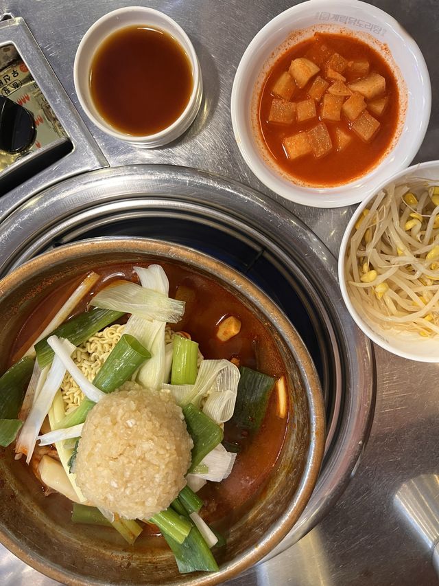 韓国/ソウル【鉢山】にんにくたっぷり！鍾路で人気のダットリタンのお店