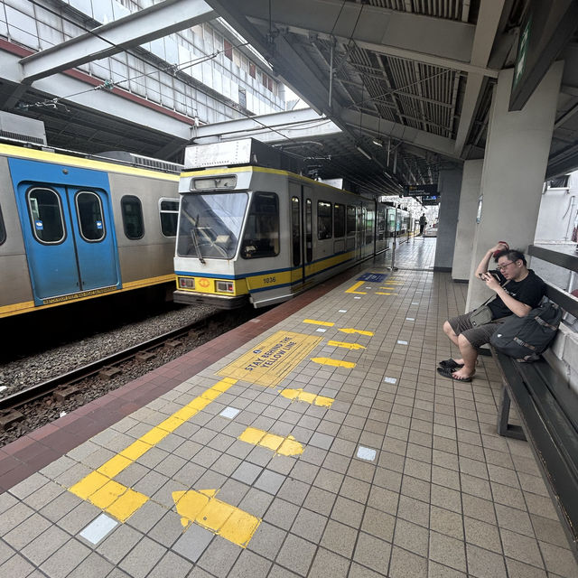 【マニラ旅】　とても便利　マニラの電車　LRT1