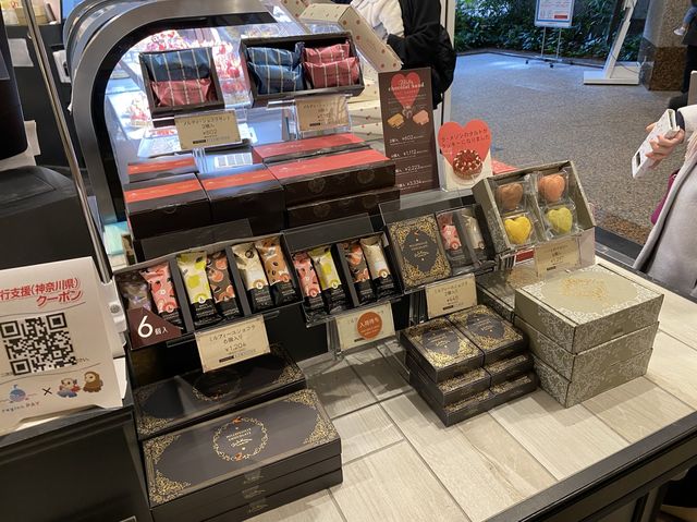 神奈川・横浜。タルトケーキのショーケースに目を奪われる『ラ・メゾン アンソレイユターブル』