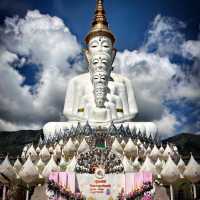 【タイ ペッチャブーン県】 瞑想や修行の場としても有名な5連仏陀