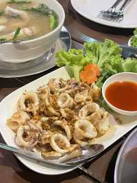 ครัวร่มไม้ชายน้ำ