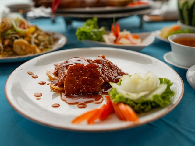 ใครไม่หัน .. หมูหัน ผ่าม!!! The Royal Kitchen 