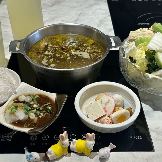 三重市仁愛街（哈帕時尚火鍋）酸菜魚.非吃不可