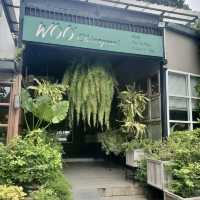 Woo Café art gallery 