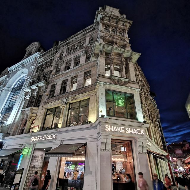 The Vibrant Chinatown London⛩️