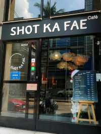 ร้านคาเฟ่ธีมคริสต์มาส กาแฟดี ในเมืองทองธานี