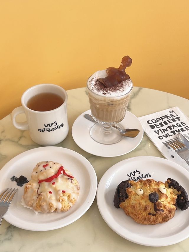 〖 ソウル・誠信女大入口〗CHRISTMASムード全開🎄建物から可愛すぎるカフェ✨