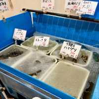 【兵庫・西宮市】活魚水槽の活貝をその場で焼いて味わえる「活貝センター 門戸漁港」