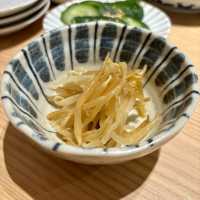 【大阪・阪急梅田】朝5時まで営業する餃子が美味しい居酒屋「大衆酒場 はち」