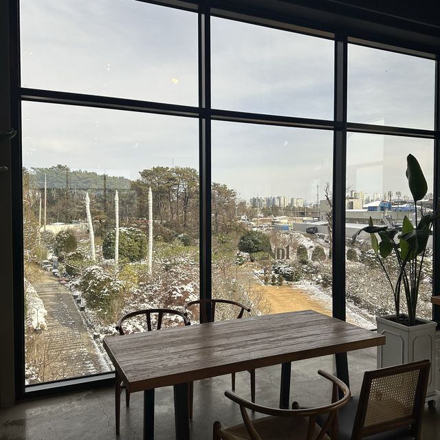 🎄매장도 넓고 분위기 좋고 멋진뷰인 대형 카페 세컨드원🎄
