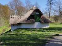 「2024奧登塞必遊景點！Hollufgård slotspark：藝術與自然的和諧之地」