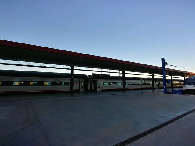 【西班牙】Estacion de tren Toledo新穆德哈爾風格車站，古老售票亭充滿中世紀氣息