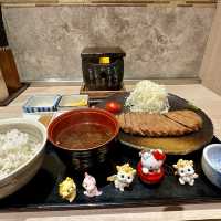 遠百信義10樓（炸牛元村）美食非吃不可