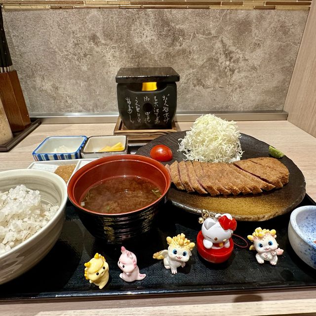 遠百信義10樓（炸牛元村）美食非吃不可