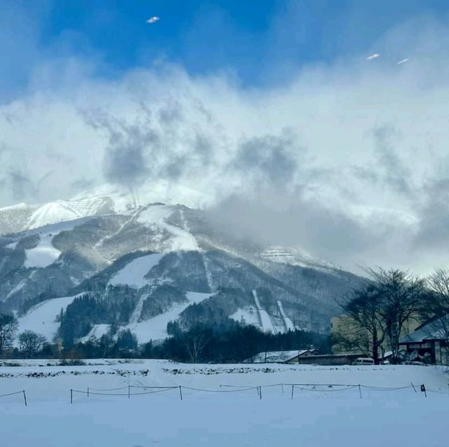 白馬站：滑雪服、住宿、餐廳一應俱全，星巴克適合欣賞美景